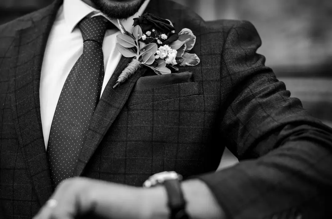 How Does a London Traveling Tailor Compare to Bangkok Bespoke Services